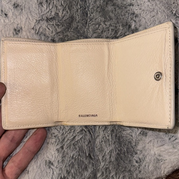 🗣️🔥Balenciaga Mini Papier Tri-Fold wallet! Super dope Women’s or Men’s Wallet - Picture 8 of 12